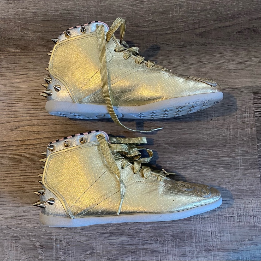 Gold Sneakers with Distinctive Tread Pattern and Durable Soles
